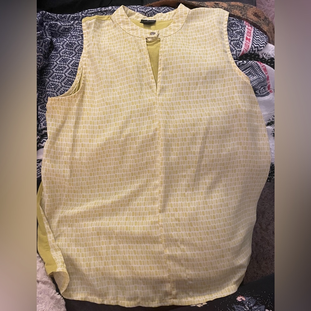 Two dress shirts sleeveless like new condition
